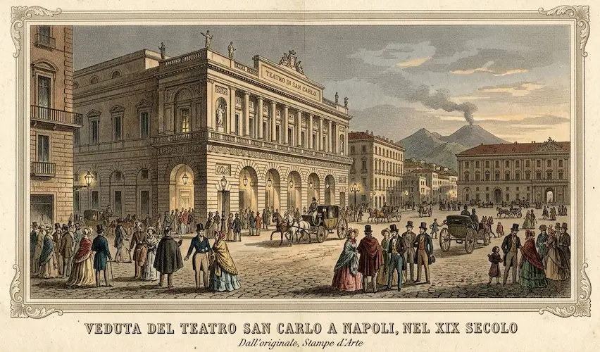 Incisione colorata d'epoca che ritrae l'esterno del Teatro di San Carlo a Napoli nell'Ottocento con nobili in carrozza e il Vesuvio sullo sfondo.