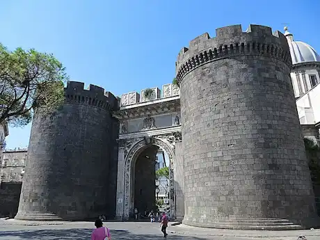 Porta Capuana, una delle antiche porte di Napoli